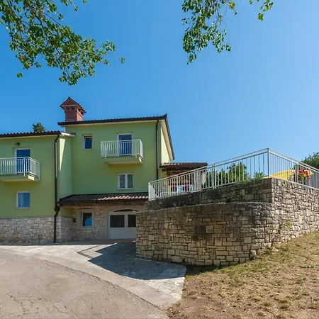 Vakantiehuis Ester, A Tranquil, Private And Beautiful Kršan