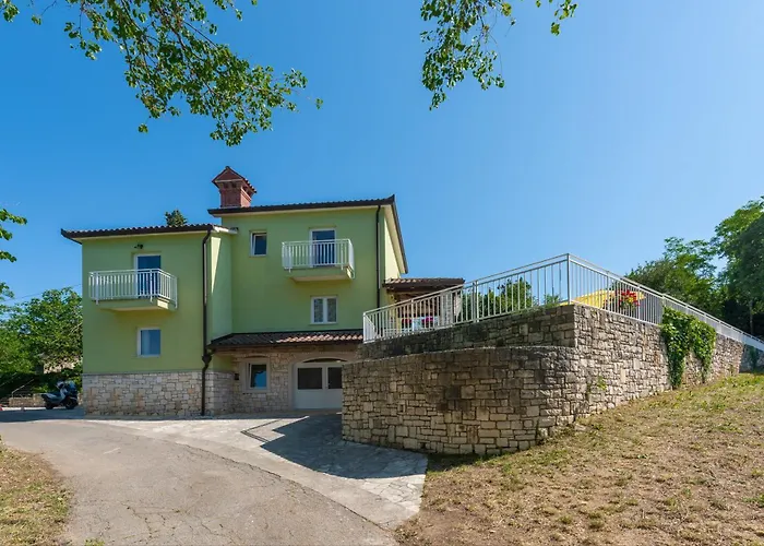 Vakantiehuis Ester, A Tranquil, Private And Beautiful Kršan