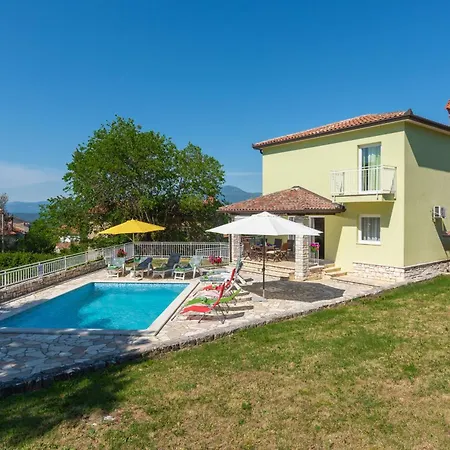 Ester, A Tranquil, Private And Beautiful Holiday home