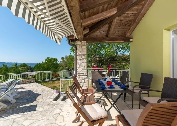 Ester, A Tranquil, Private And Beautiful Holiday home